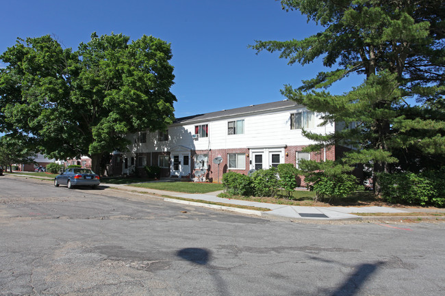 Londonberry Gardens Apartments in New London, CT - Building Photo - Building Photo