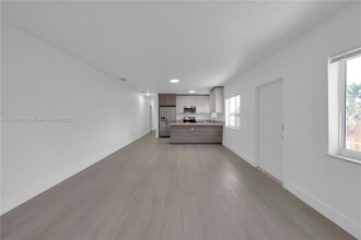 1615 NW 32nd Ave in Miami, FL - Building Photo - Building Photo