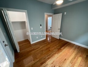 126 Cross St in Somerville, MA - Building Photo - Building Photo