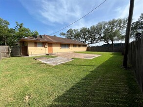 703 Ellis St in Sweeny, TX - Building Photo - Building Photo