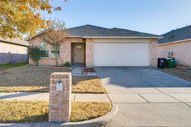 2904 Paddock Way in Denton, TX - Building Photo