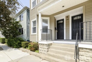 399 Washington St, Unit 2 in Somerville, MA - Building Photo