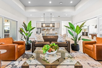 Academy Park Apartments in Kissimmee, FL - Foto de edificio - Building Photo