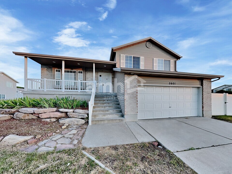 2601 W 1630 N in Clinton, UT - Building Photo