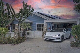 1072 Johnson Ave in San Diego, CA - Building Photo - Building Photo