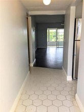 1010 Country Club Dr-Unit -308 in Margate, FL - Building Photo - Building Photo