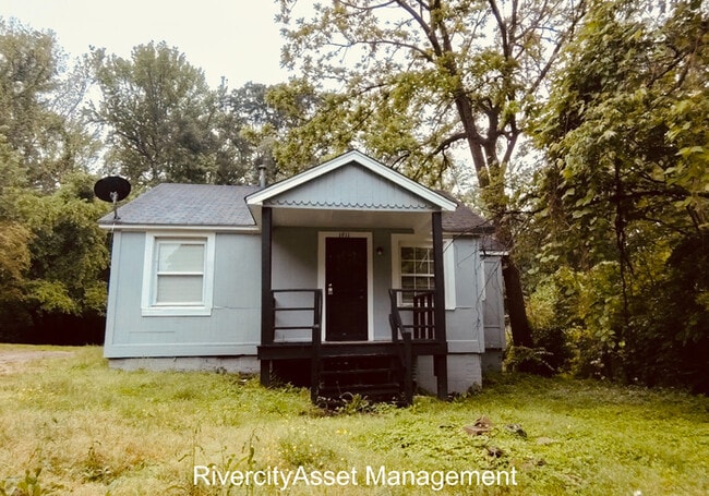 property at 1911 The Oaks Ave