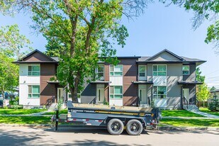 12222-12112 112 Ave NW in Edmonton, AB - Building Photo