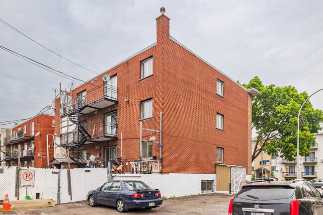 11930 Allard Av in Montréal, QC - Building Photo - Building Photo