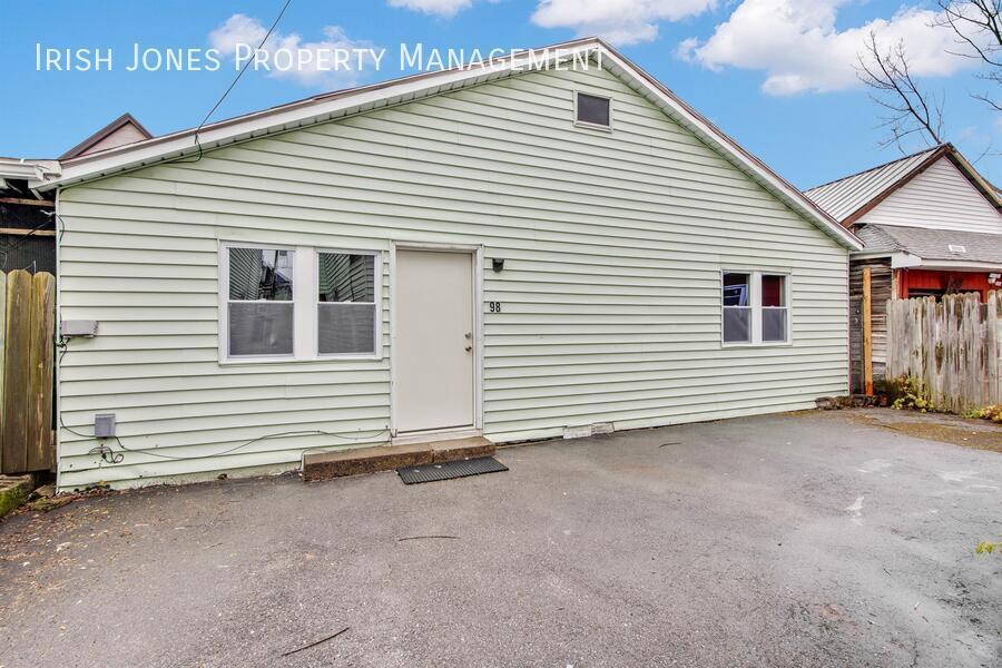 98 Edson St in West Seneca, NY - Building Photo