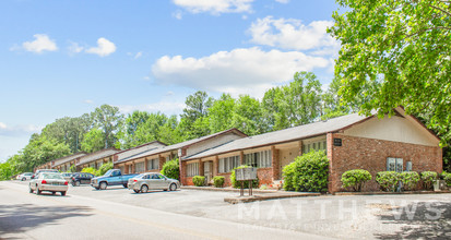 Falcon Manor Apartments in Montevallo, AL - Building Photo - Building Photo