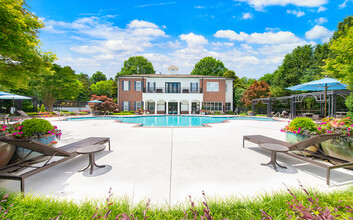 MAA Spring in Smyrna, GA - Foto de edificio - Building Photo