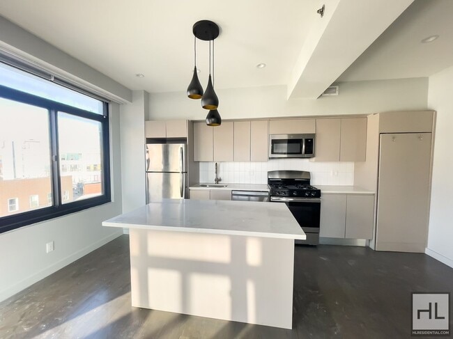 594 Bushwick Ave in Brooklyn, NY - Building Photo - Building Photo