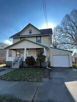 960 Lawton St in Akron, OH - Building Photo