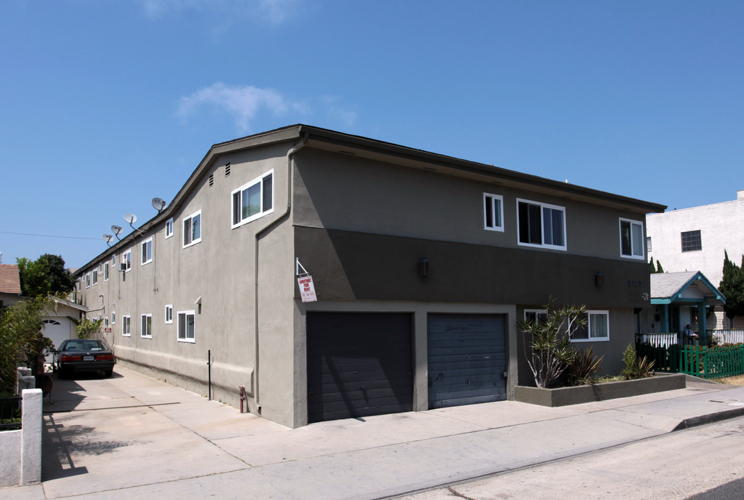 2117 E 4th St in Long Beach, CA - Building Photo