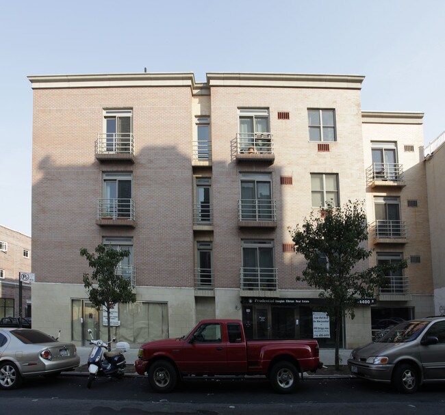 299 Bedford Ave in Brooklyn, NY - Building Photo - Building Photo