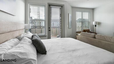 91 Jensen Dr, Unit 5221 in Houston, TX - Building Photo - Building Photo