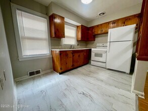 208 Breckenridge Ln in Louisville, KY - Building Photo - Building Photo