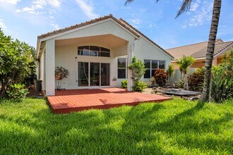 9520 Lago Dr in Boynton Beach, FL - Building Photo - Building Photo