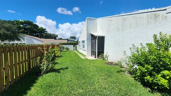 2111 NW 12th St in Delray Beach, FL - Building Photo