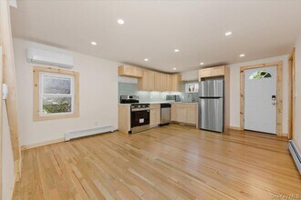 132 A Raymond St in Rockville Centre, NY - Building Photo - Building Photo