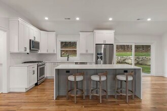 52 Curtis Rd in Bridgewater, CT - Building Photo - Building Photo