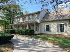 129 Masterson Station Dr in Lexington, KY - Building Photo