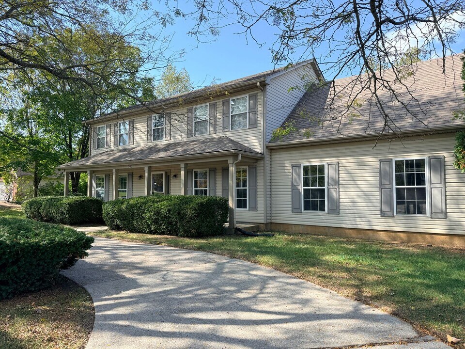 129 Masterson Station Dr in Lexington, KY - Building Photo