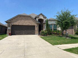 8110 Loretta Day Dr in Arlington, TX - Building Photo