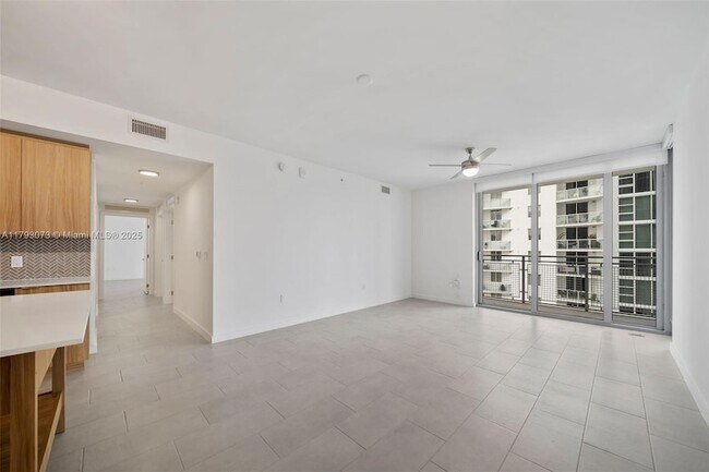 2150 N Bayshore Dr, Unit 0609 in Miami, FL - Building Photo - Building Photo