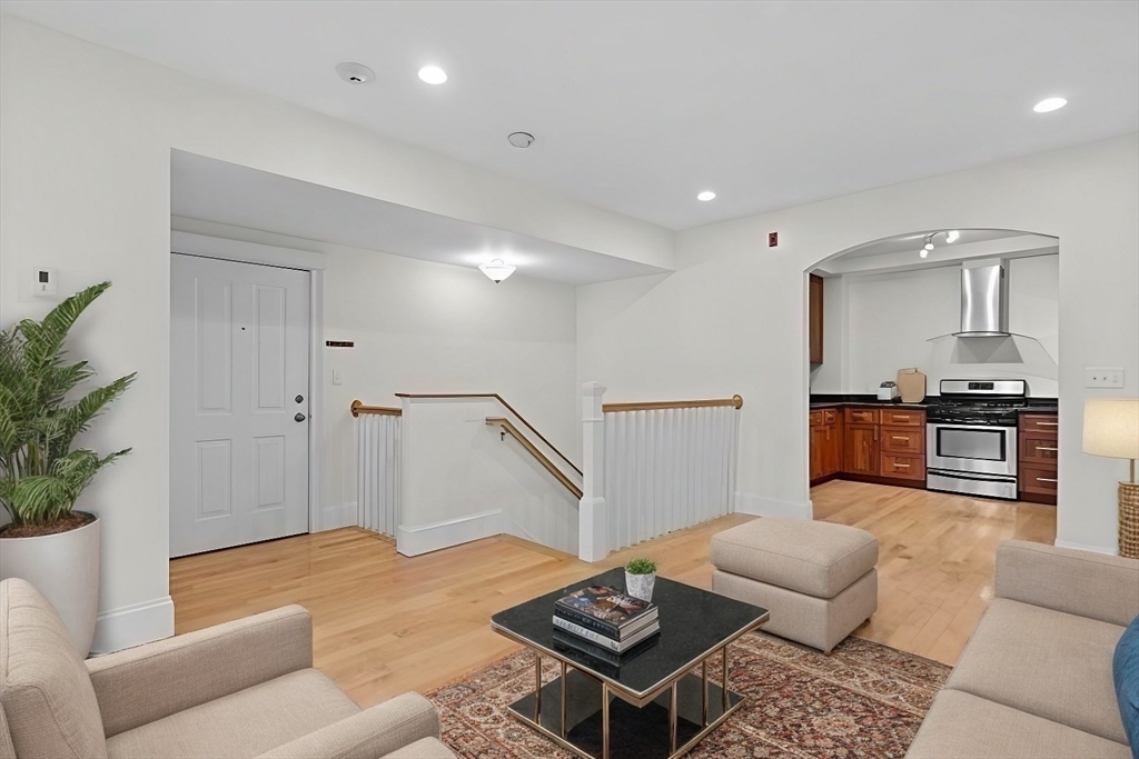73 Lubec St, Unit 1A in Boston, MA - Foto de edificio