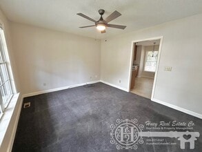 211 E Gilbreath St in Graham, NC - Foto de edificio - Building Photo