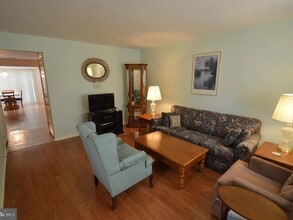 170 Leedom Way in Newtown, PA - Building Photo - Building Photo