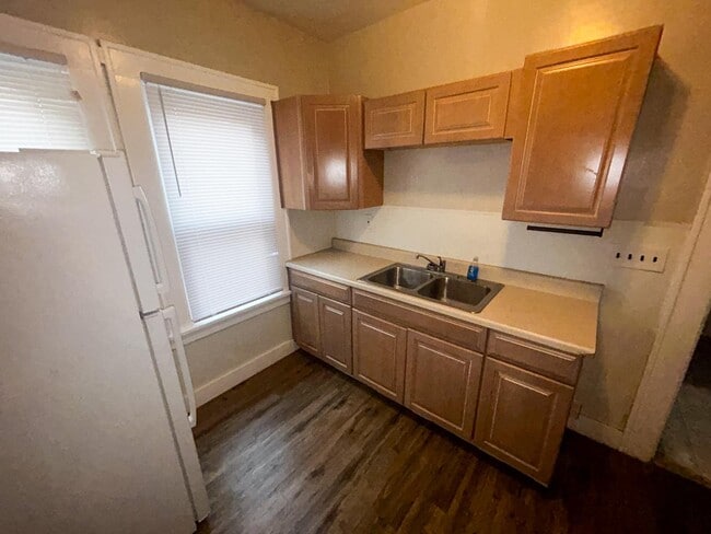 390 E 162nd St in Cleveland, OH - Building Photo - Building Photo
