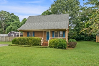 318 W Dalton Rd in King, NC - Building Photo - Building Photo