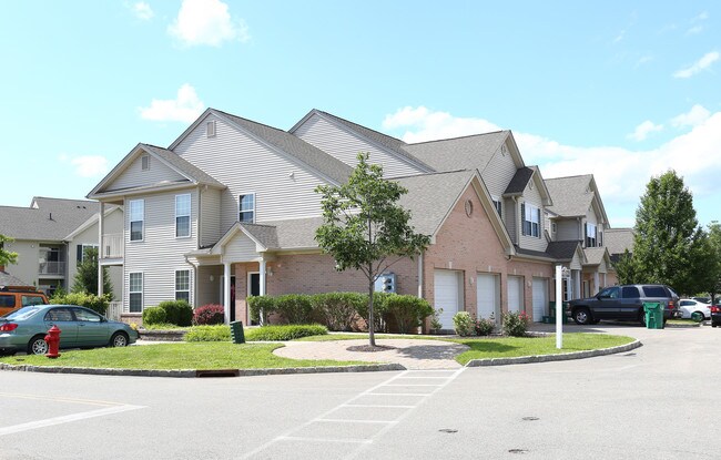 Riverbend at Wappingers Falls in Wappingers Falls, NY - Foto de edificio - Building Photo