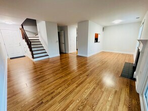 35 Foxcroft Rd in Naperville, IL - Building Photo - Building Photo