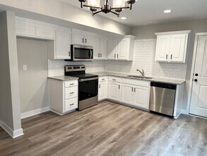 132 SW 8th St in Blue Springs, MO - Building Photo - Building Photo