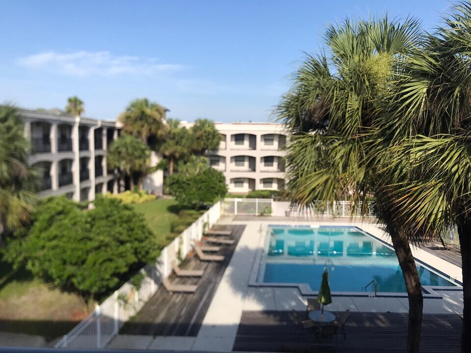 2323 McCoy Rd in Belle Isle, FL - Building Photo