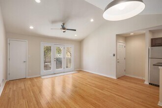 3601 Menchaca Rd in Austin, TX - Building Photo - Building Photo
