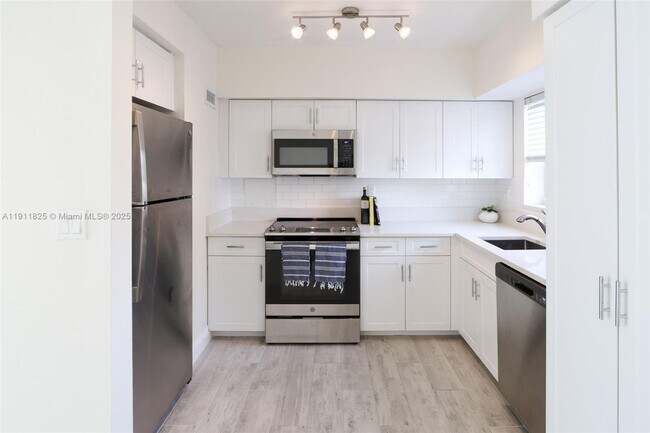 7640 SW 54th Ct in Miami, FL - Building Photo - Building Photo