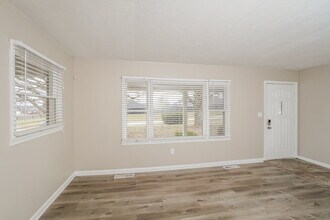 2389 Mt Eden Rd in Shelbyville, KY - Building Photo - Building Photo