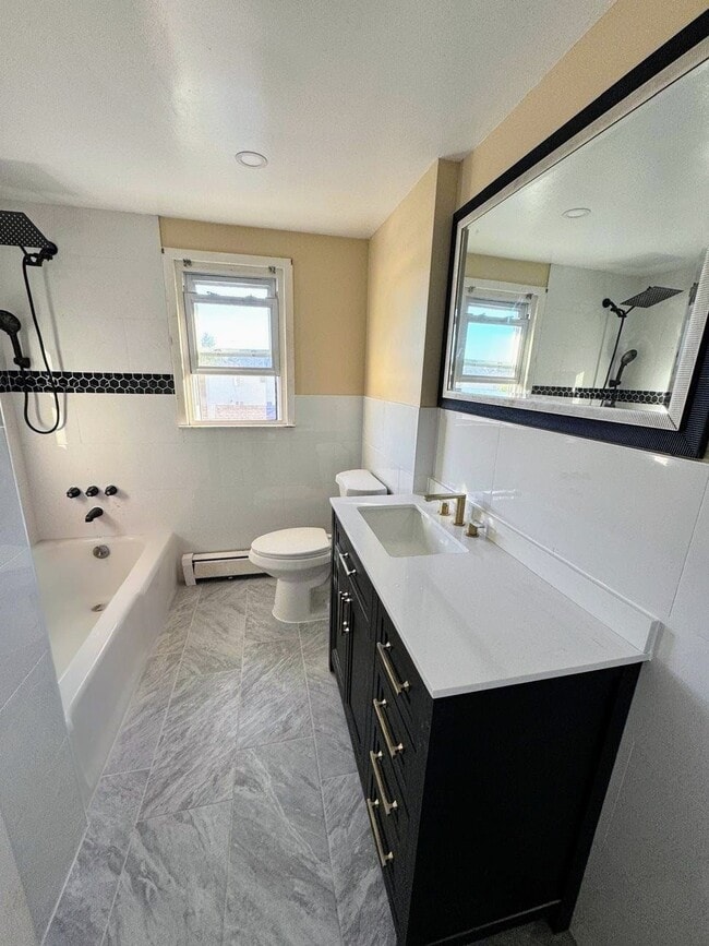 311 Litchfield Ave, Unit 2 in Elmont, NY - Building Photo - Building Photo