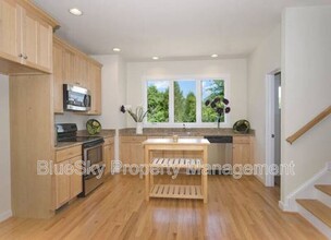 1013 Linden Ave in Charlottesville, VA - Foto de edificio - Building Photo