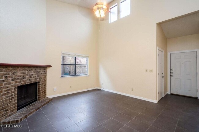 1555 Common Dr in El Paso, TX - Building Photo - Building Photo