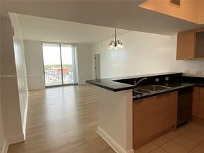 140 S Dixie Hwy, Unit 731 in Hollywood, FL - Building Photo - Building Photo