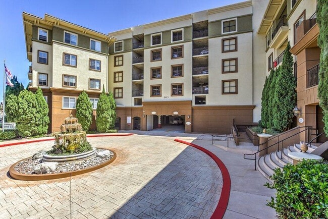 8465 Regents Rd in San Diego, CA - Building Photo - Building Photo