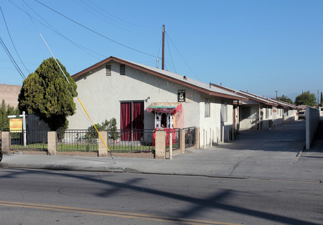 5021 Clara St in Bell, CA - Building Photo