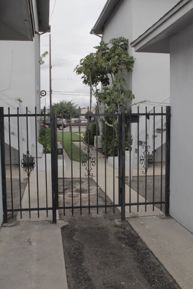 712 1/2 W Redondo Beach Blvd, Unit # 712 1/2