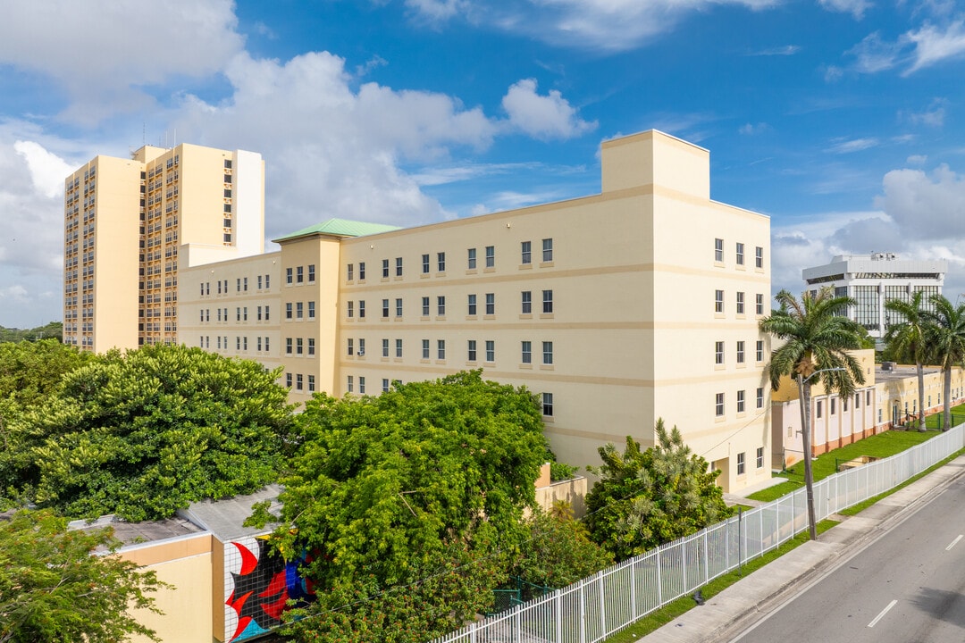 Ward Tower II in Miami, FL - Building Photo